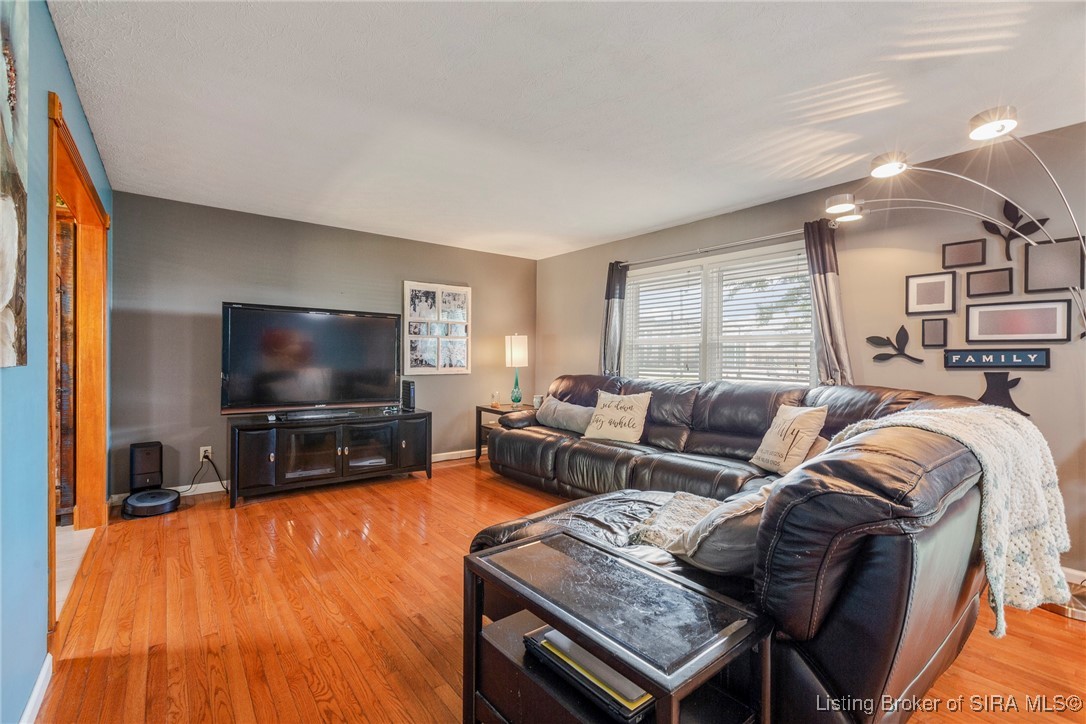 6644 Old Vincennes Road Floyds Knobs, IN 47119 - Photo 7 of 33