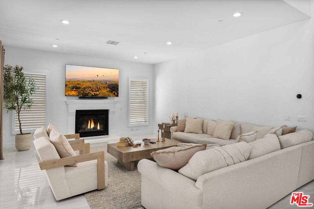11734 Manchester Way Porter Ranch, CA 91326 - Photo 7 of 55 Gallery Image 7