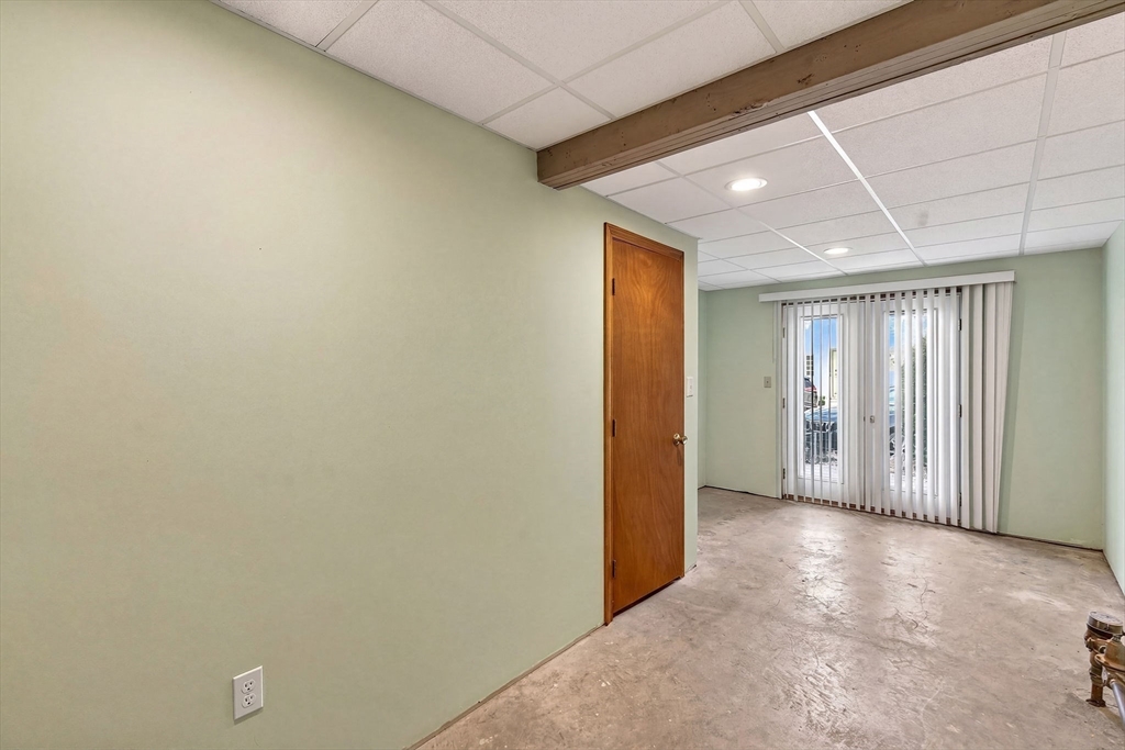 61 Fox Meadow Road, Unit A Leominster, MA 01453 - Photo 25 of 38 a view of a hallway
