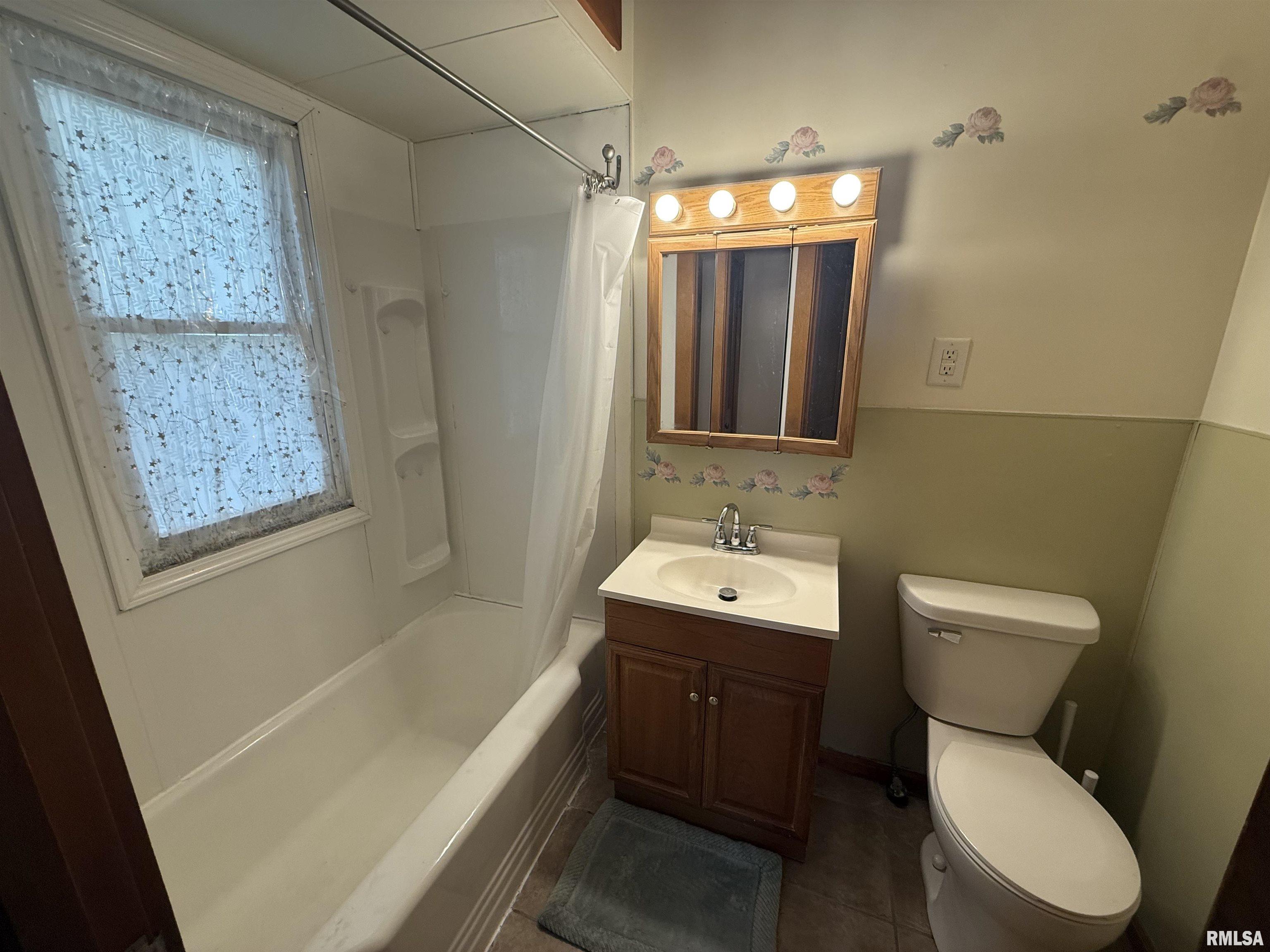 130 East Maple Street Roseville, IL 61473 - Photo 25 of 41