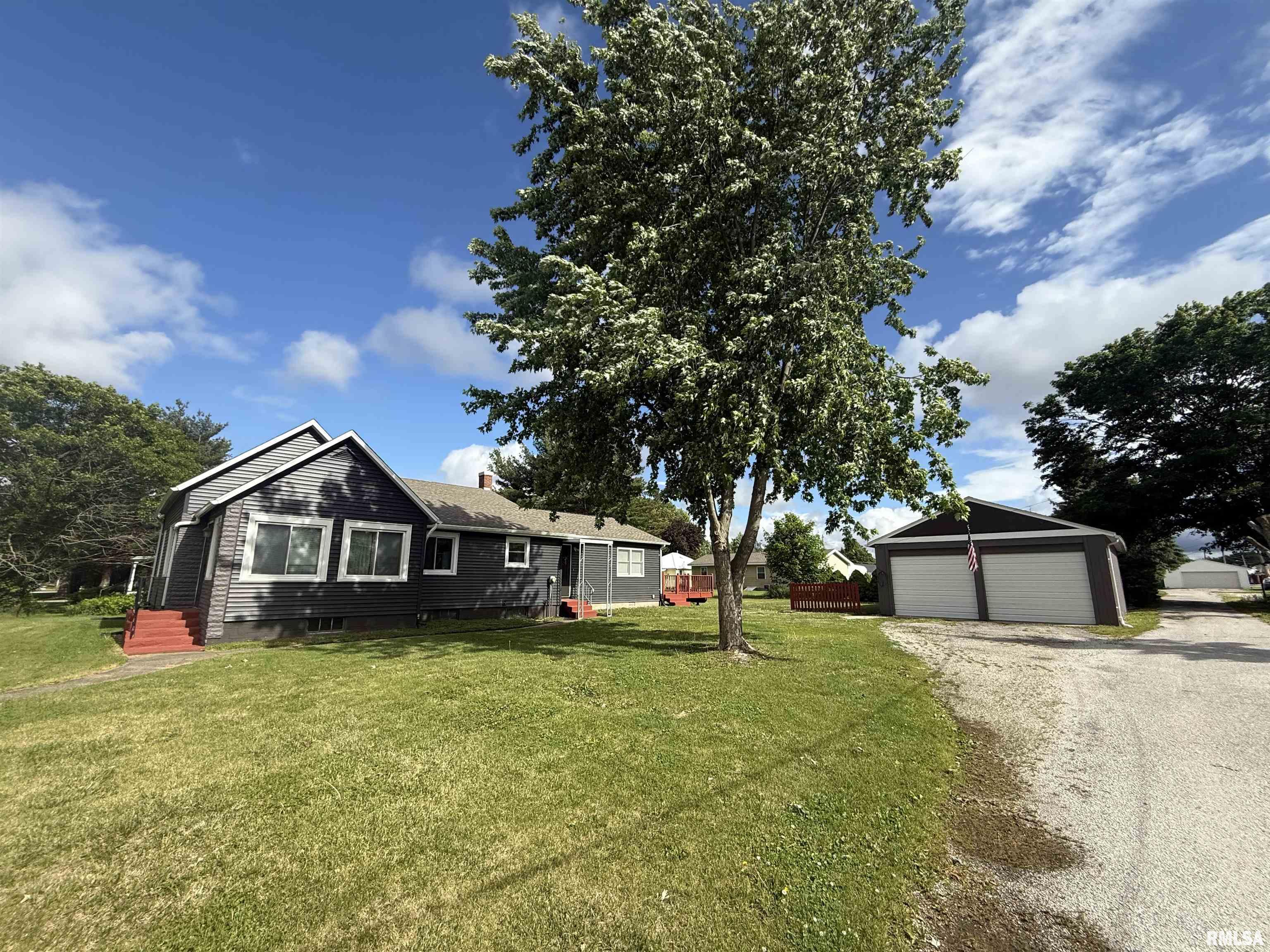 130 East Maple Street Roseville, IL 61473 - Photo 3 of 41