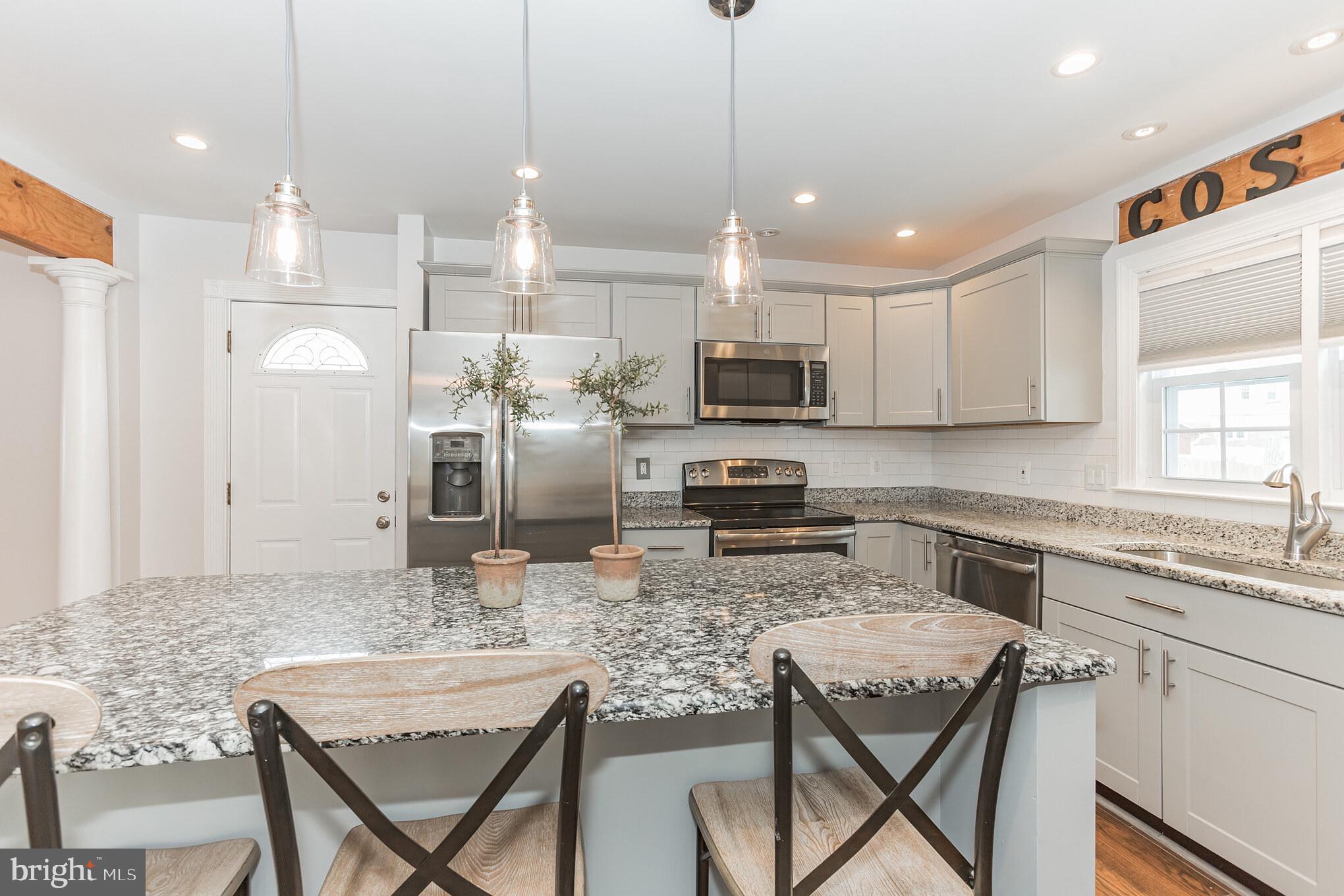 6205 Frontier Drive Springfield, VA 22150 - Photo 16 of 43 Kitchen/Breakfast area