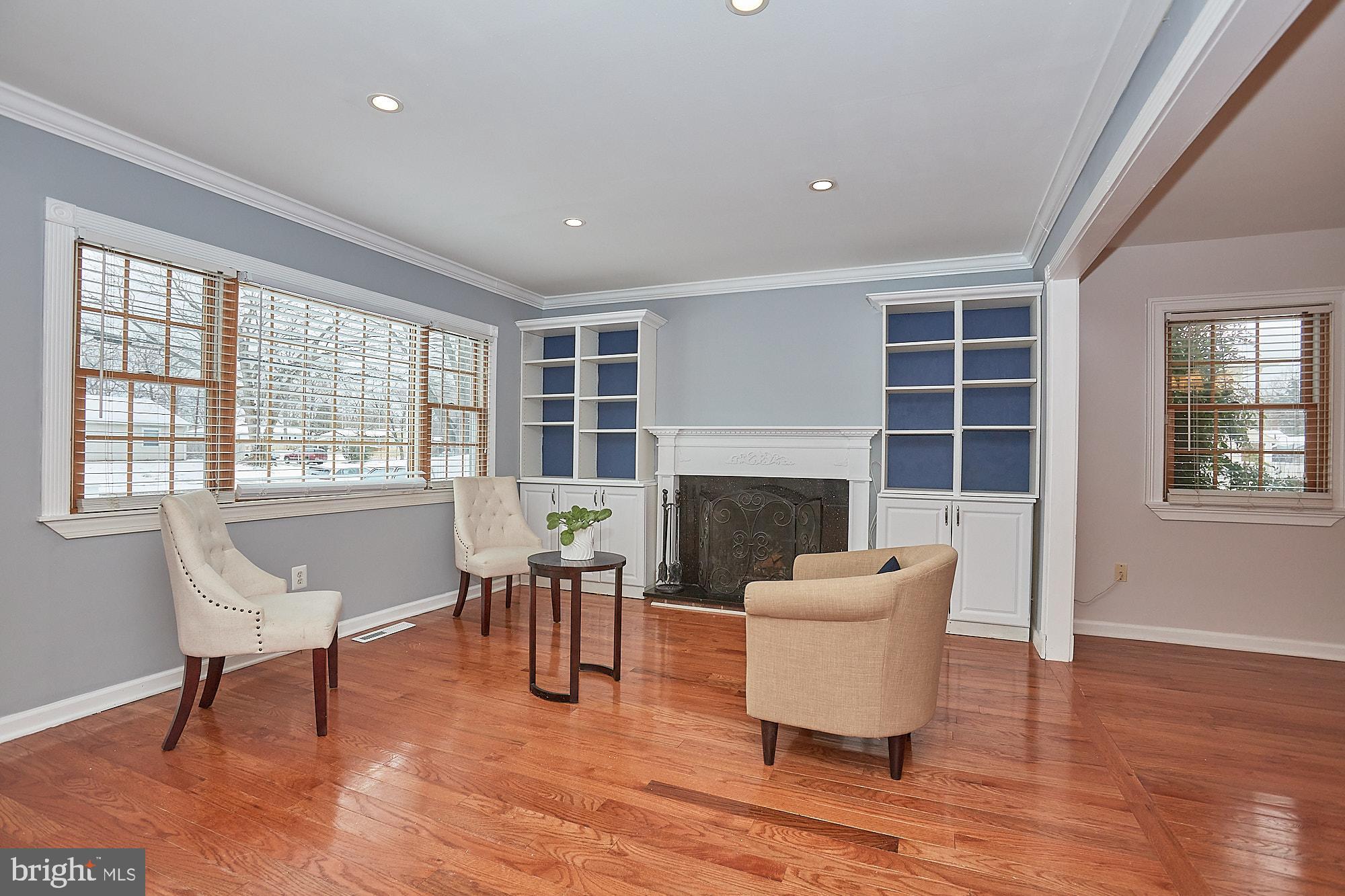 6205 Frontier Drive Springfield, VA 22150 - Photo 4 of 43 Living Room