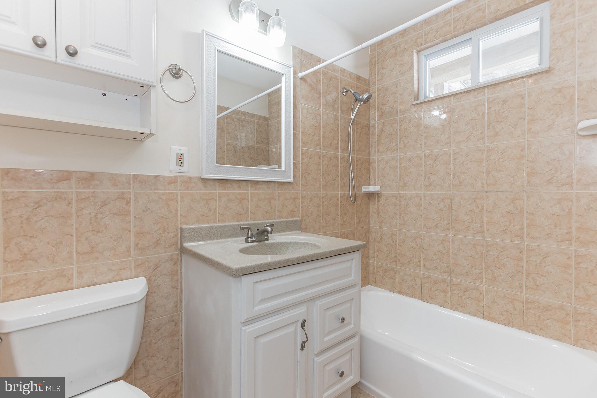 6205 Frontier Drive Springfield, VA 22150 - Photo 33 of 43 Main Full Bathroom