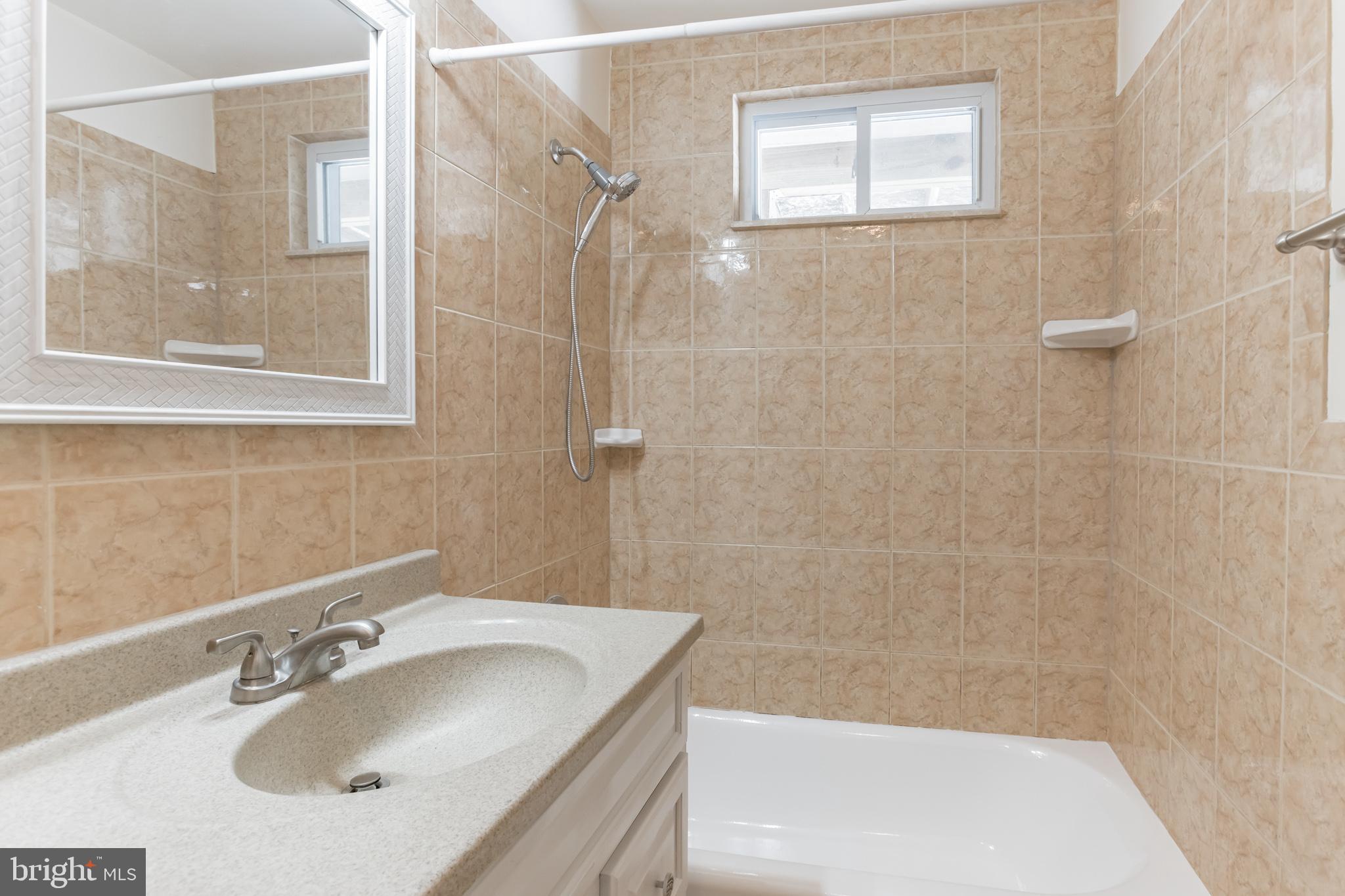6205 Frontier Drive Springfield, VA 22150 - Photo 34 of 43 Main Full Bathroom