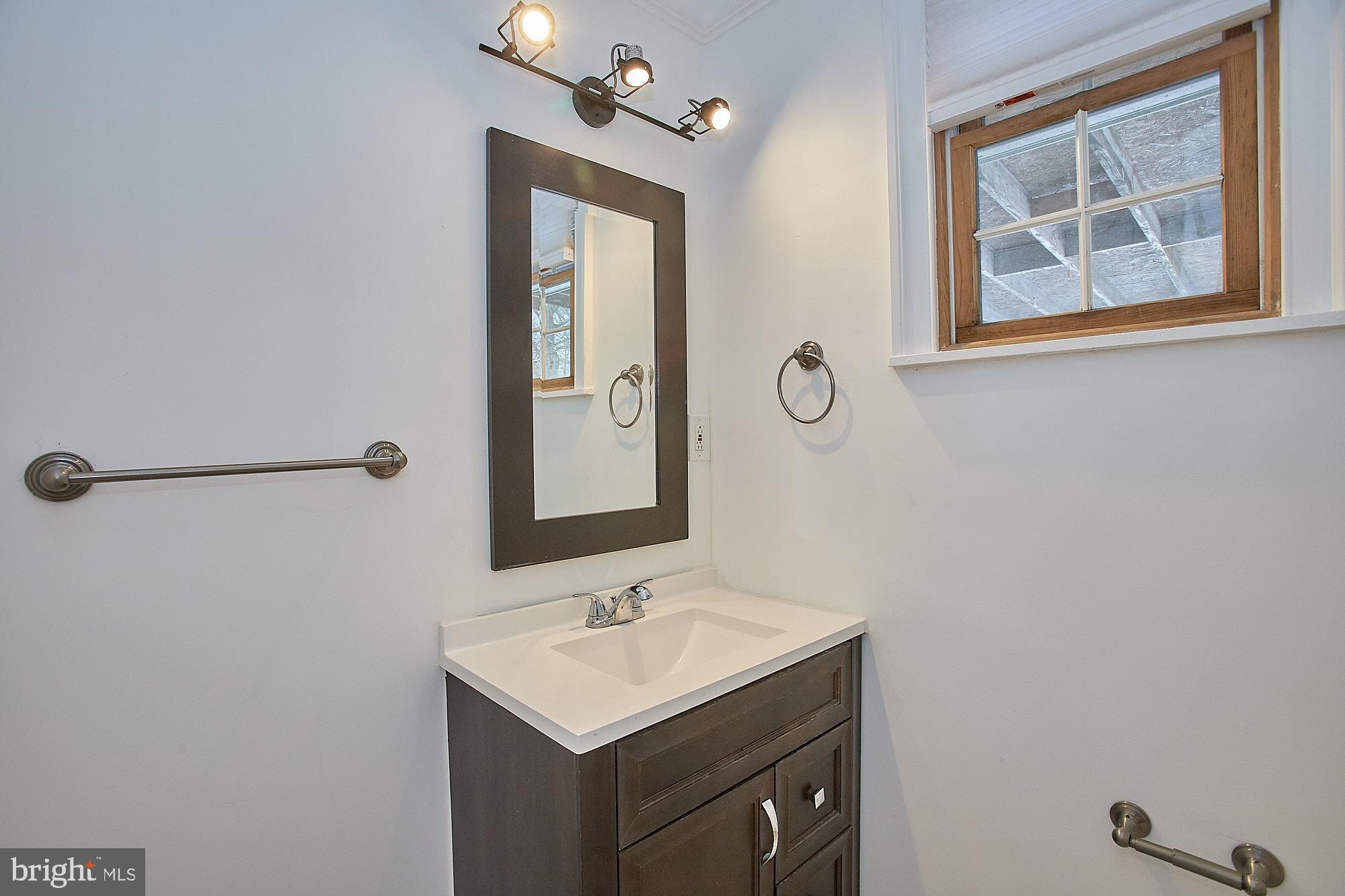 6205 Frontier Drive Springfield, VA 22150 - Photo 36 of 43 Second bathroom
