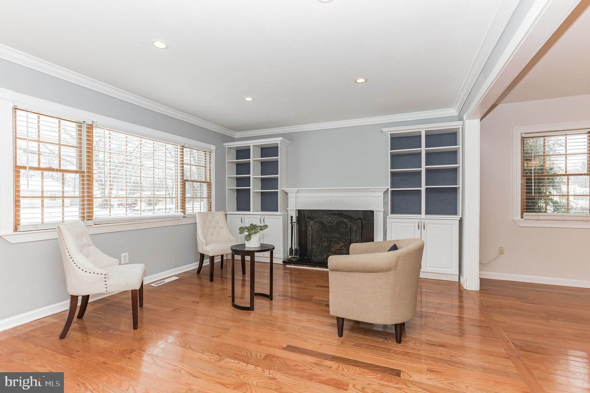 6205 Frontier Drive Springfield, VA 22150 - Photo 5 of 43 Living Room