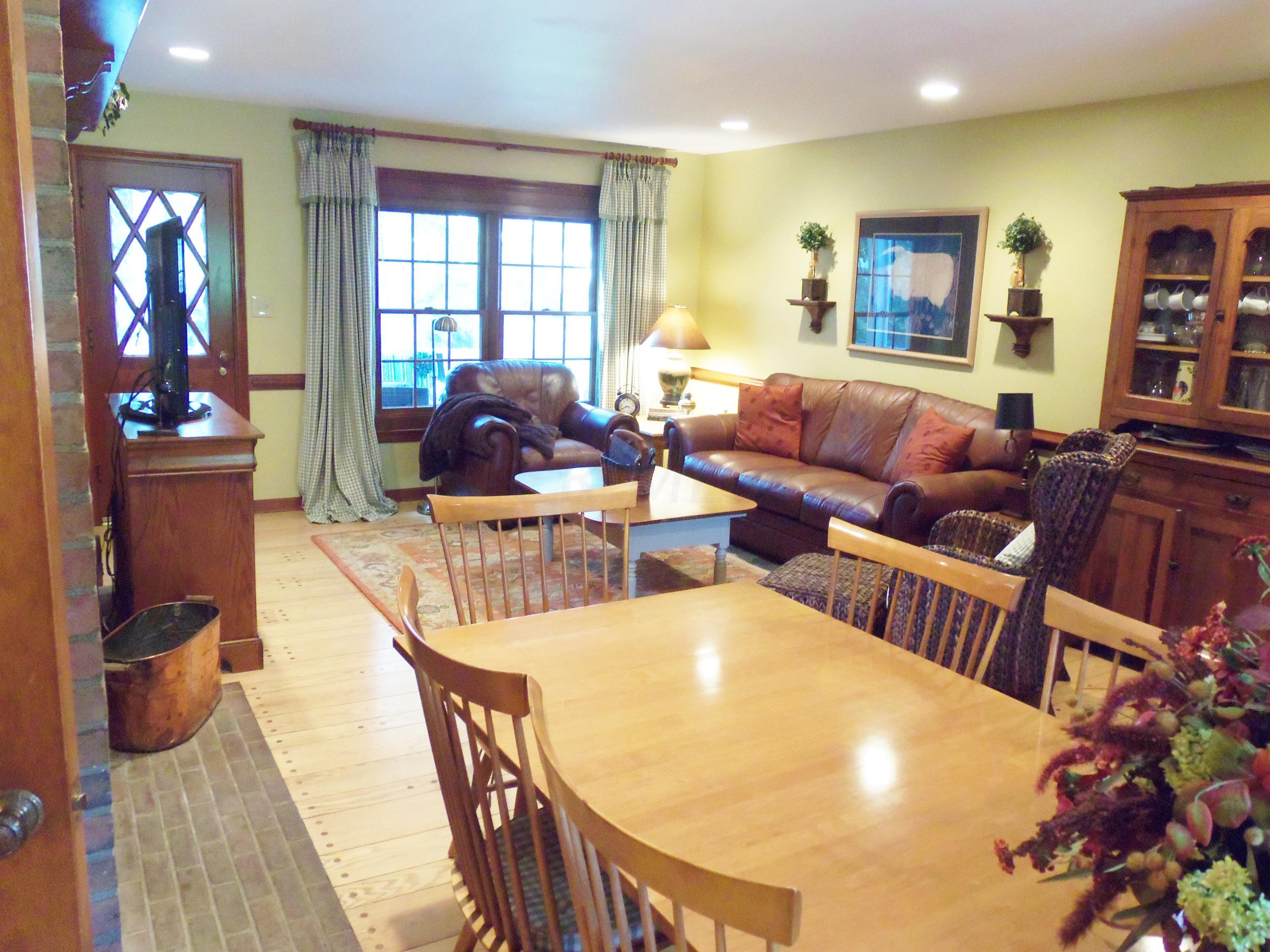 3169 Bembridge Road Columbus, OH 43221 - Photo 8 of 31 Gallery Image 8