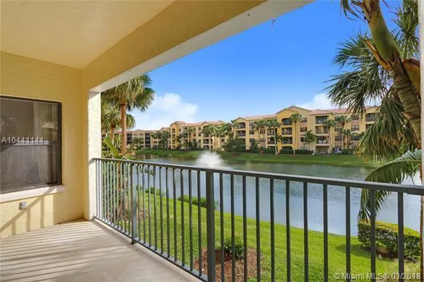 $549,900 | 100 Uno Lago Drive, Unit 205, Juno Beach, FL 33408