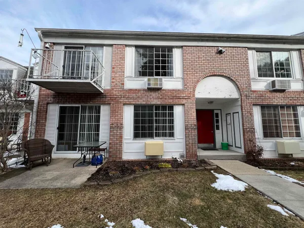 $209,500 | 2142 Allen Boulevard, Unit 4, Middleton, WI 53562