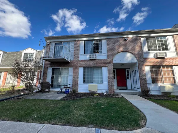 $198,500 | 2142 Allen Boulevard, Unit 4, Middleton, WI 53562