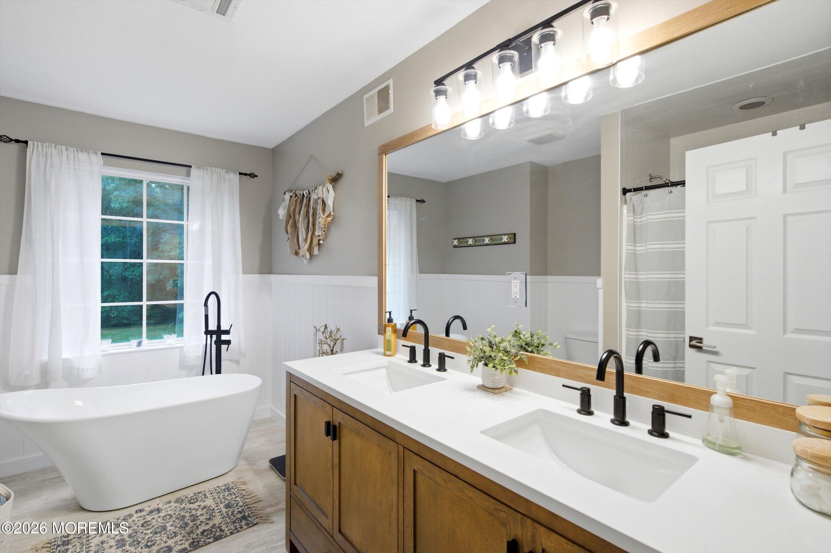 19 Goldfinch Road Jackson, NJ 08527 - Photo 20 of 51 29-Bathroom 2a