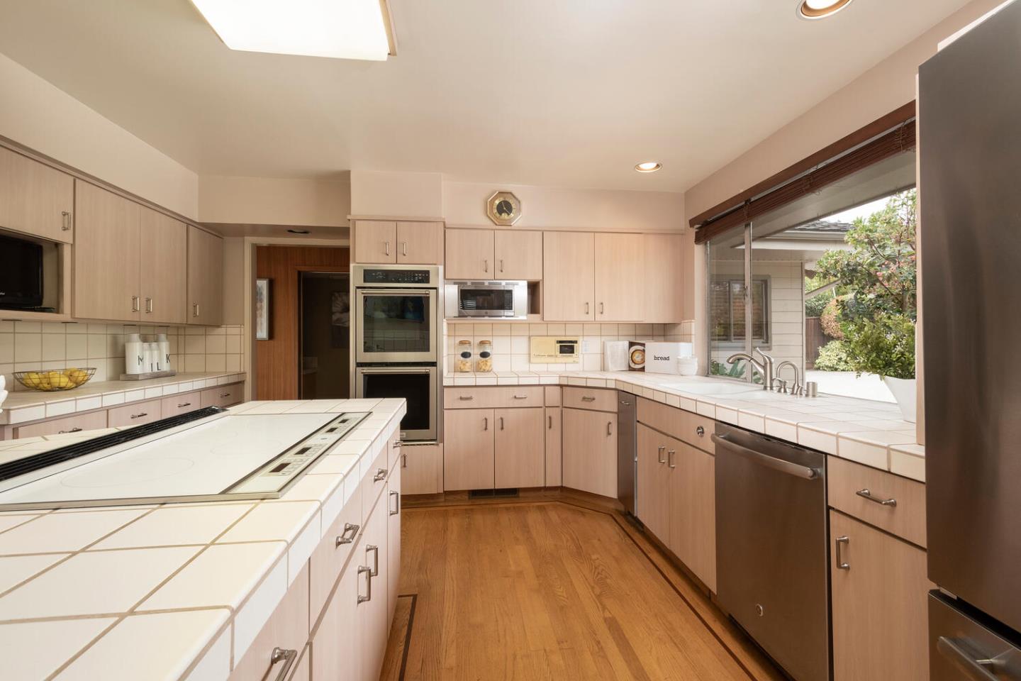 614 Terrace Road San Carlos, CA 94070 - Photo 13 of 25 Gallery Image 13