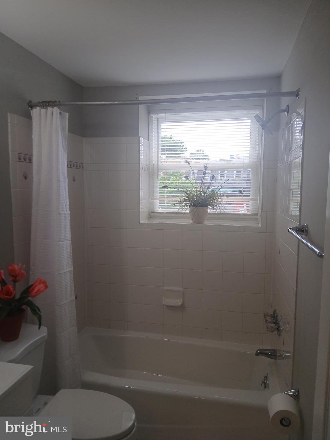 2908 Mallview Road Baltimore, MD 21230 - Photo 14 of 17 Second floor full bath