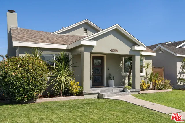 a view of a house with a yard and plants