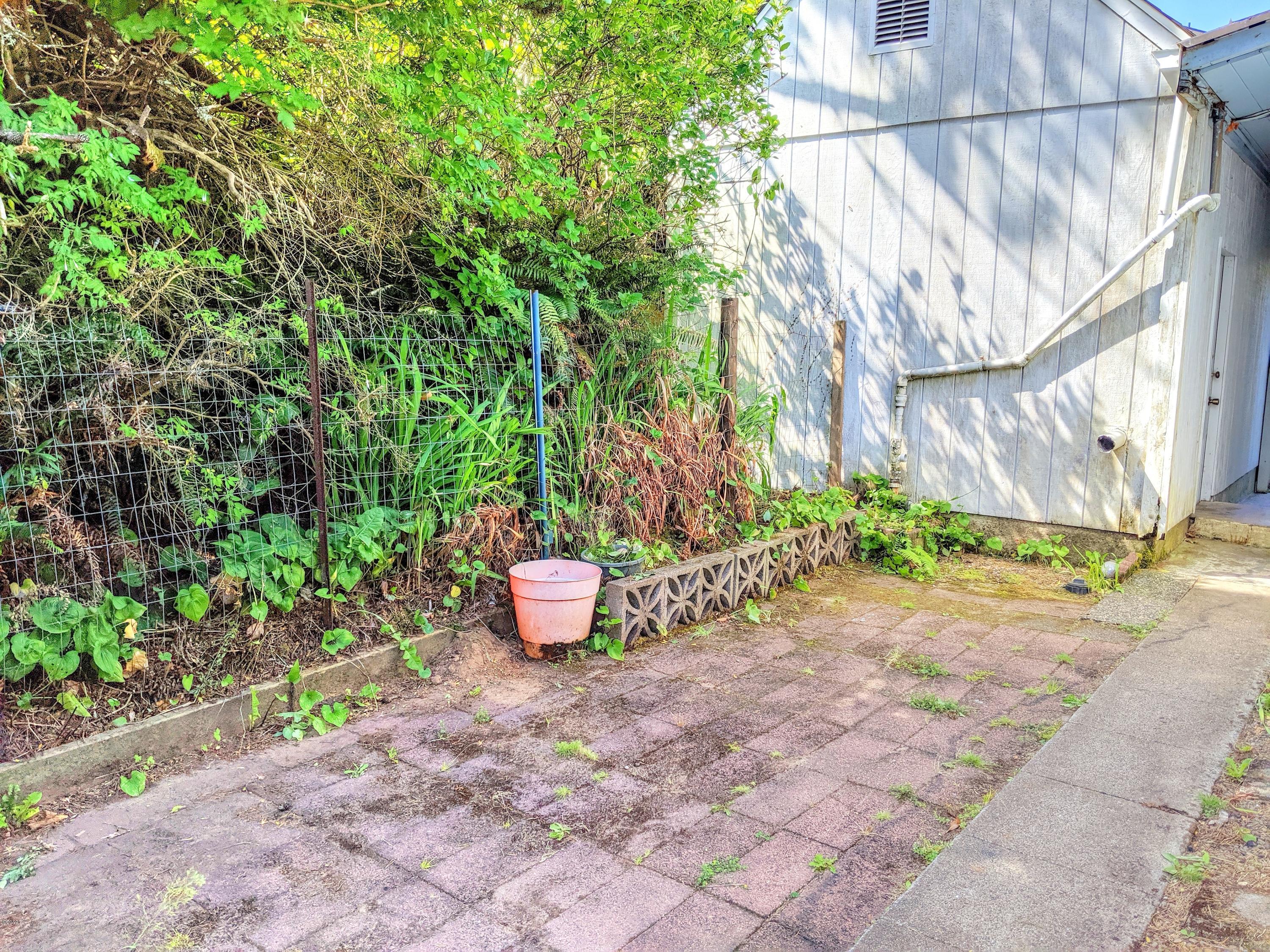 529 Southwest 5th Street Newport, OR 97365 - Photo 14 of 14 Patio Off Kitchen