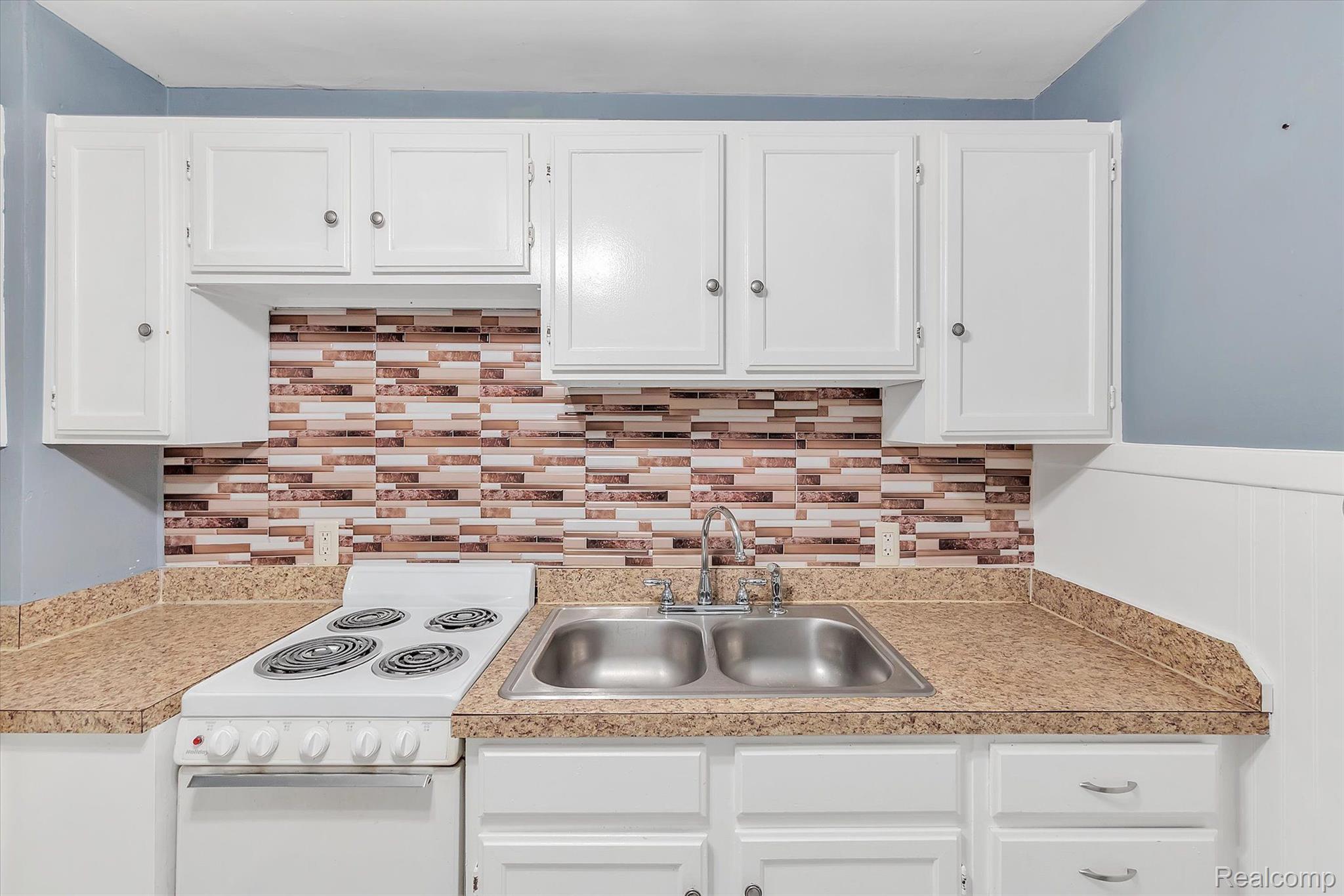 7239 Stephens Road Center Line, MI 48015 - Photo 14 of 25