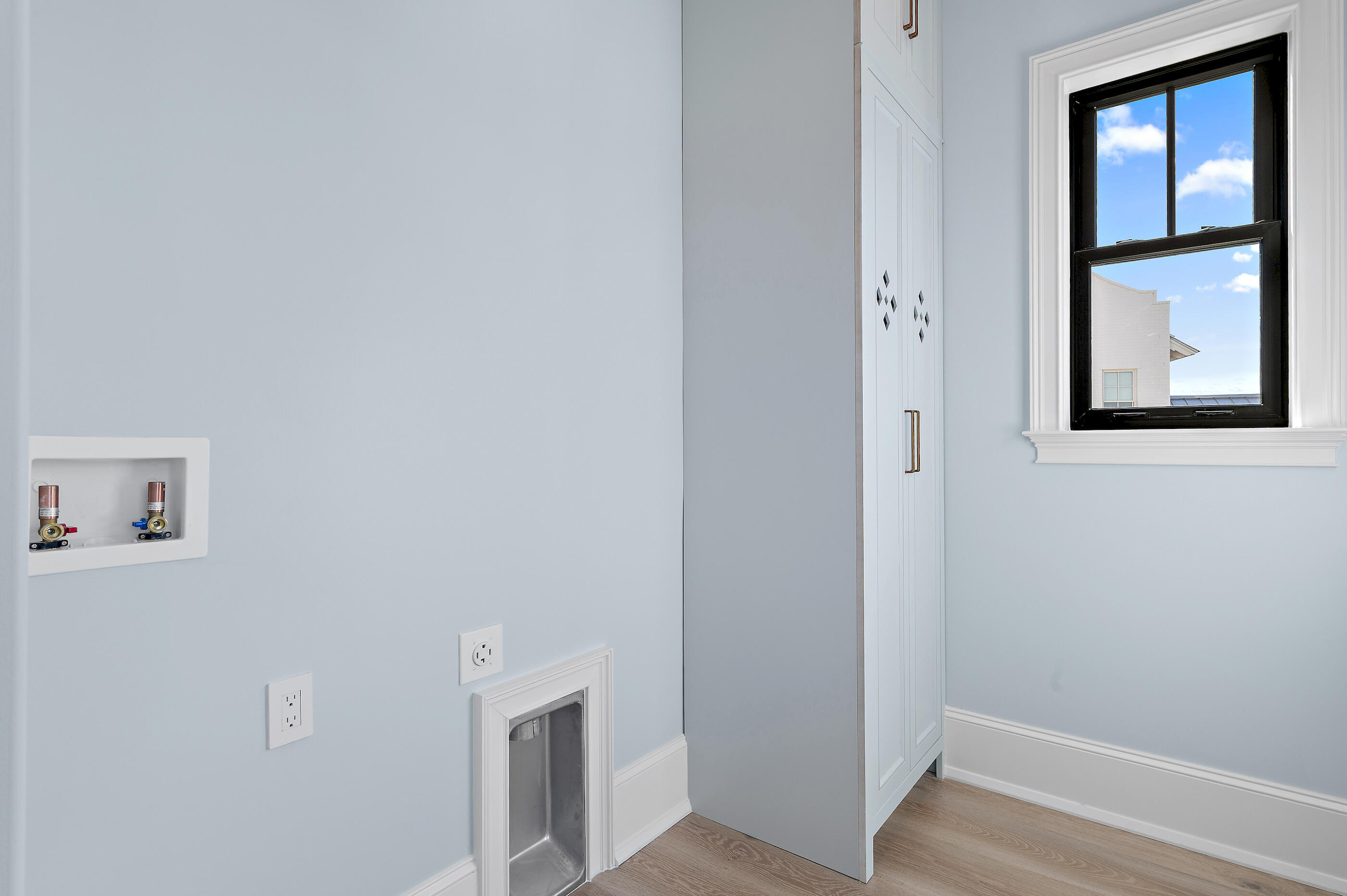 49 Sundew Pl Inlet Beach Inlet Beach, FL 32461 - Photo 94 of 108 a view of a hallway with front door