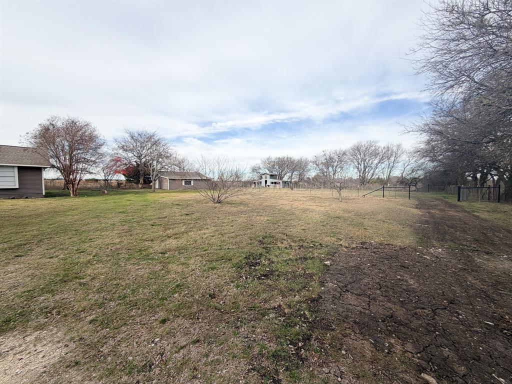 107 Berrys Chapel Road Milford, TX 76670 - Photo 2 of 40