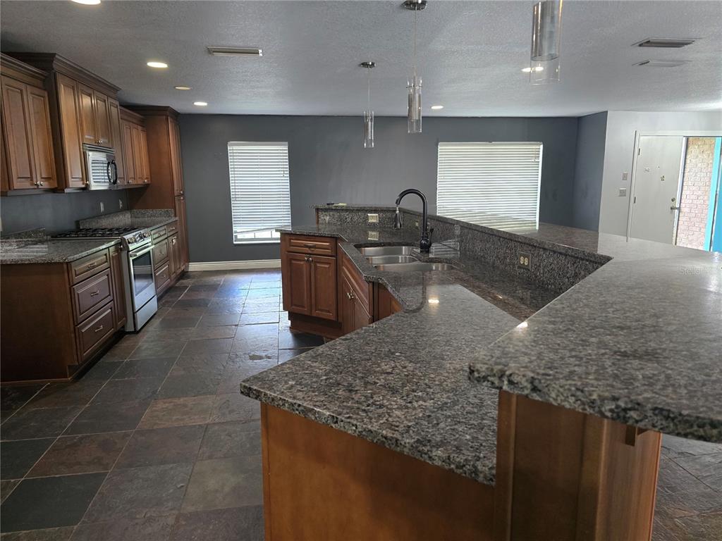 4506 Southeast 7th Place Ocala, FL 34471 - Photo 6 of 36