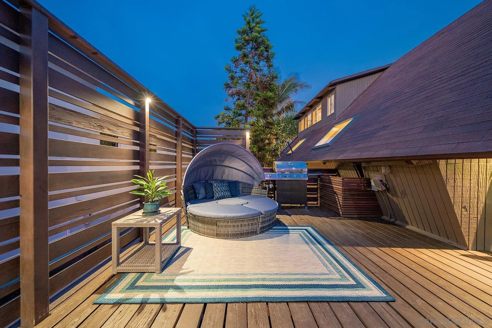 843 Neptune Avenue Encinitas, CA 92024 - Photo 23 of 49 a outdoor space with a table and chairs