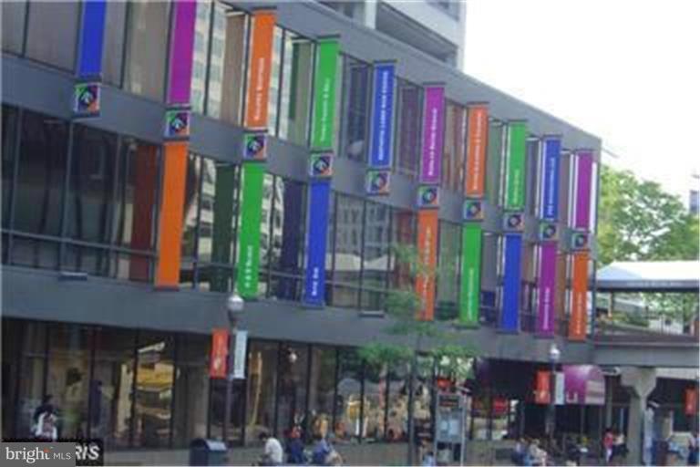 1021 Arlington Boulevard, Unit 336 Arlington, VA 22209 - Photo 22 of 25 2 BL TO ROSSLYN METRO ON MOORE ST BANNERS