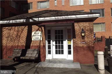 1021 Arlington Boulevard, Unit 336 Arlington, VA 22209 - Photo 24 of 25 RIVER PLACE BARBER SHOP & HAIR SALON