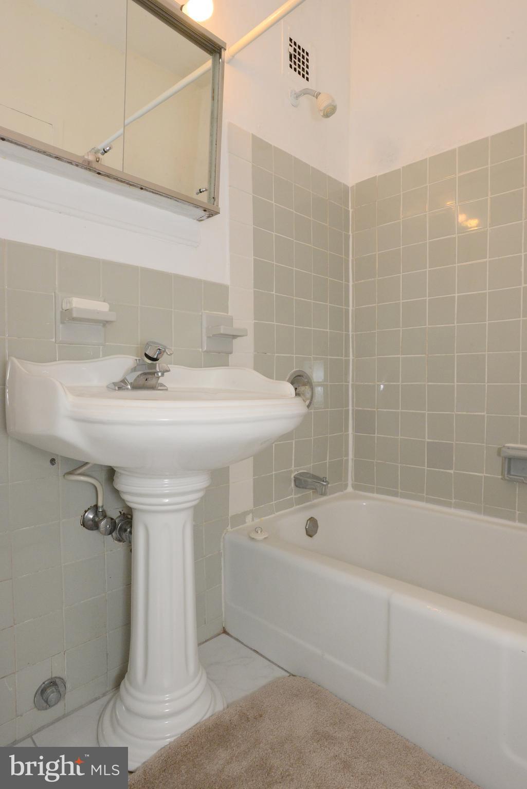 1021 Arlington Boulevard, Unit 336 Arlington, VA 22209 - Photo 8 of 25 Bath