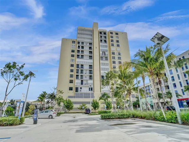 $339,000 | 322 Buchanan Street, Unit 810, Hollywood, FL 33019