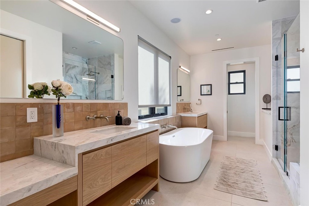 622 1st Hermosa Beach, CA 90254 - Photo 24 of 35 Primary suite bath