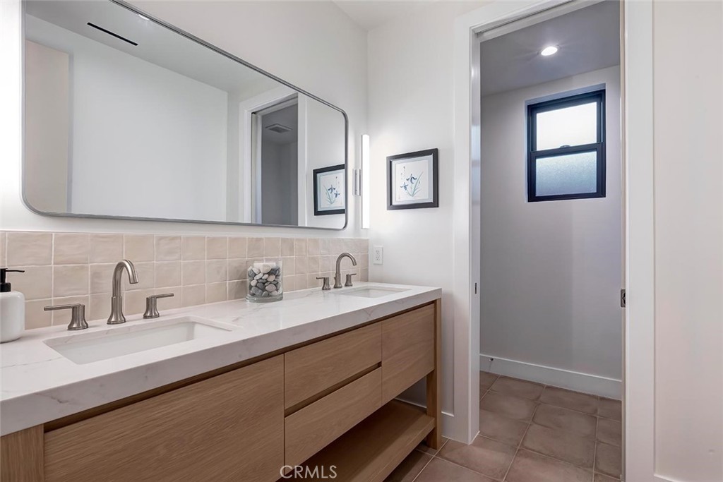 622 1st Hermosa Beach, CA 90254 - Photo 27 of 35 Secondary Bedrooms bath