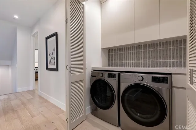 a view of livingroom with washer and dryer