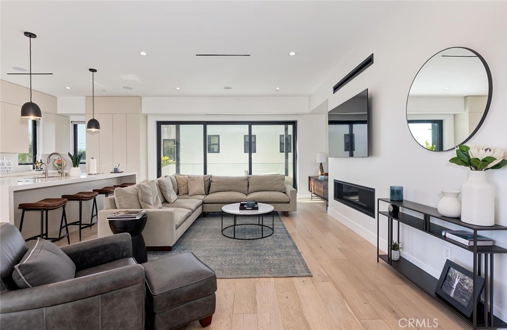 622 1st Hermosa Beach, CA 90254 - Photo 4 of 35 Living Room