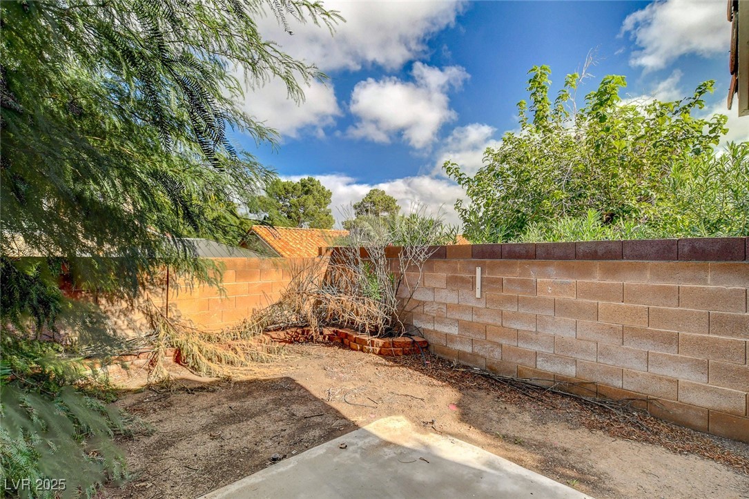 2806 Secret Canyon Road Henderson, NV 89074 - Photo 33 of 38