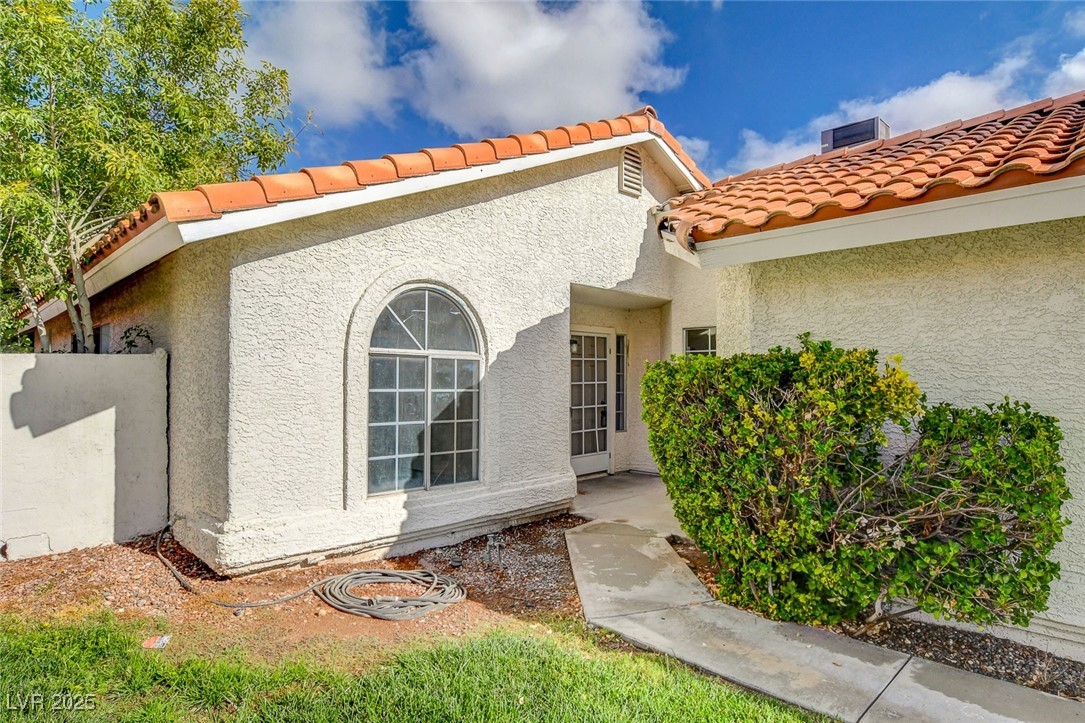 2806 Secret Canyon Road Henderson, NV 89074 - Photo 4 of 38