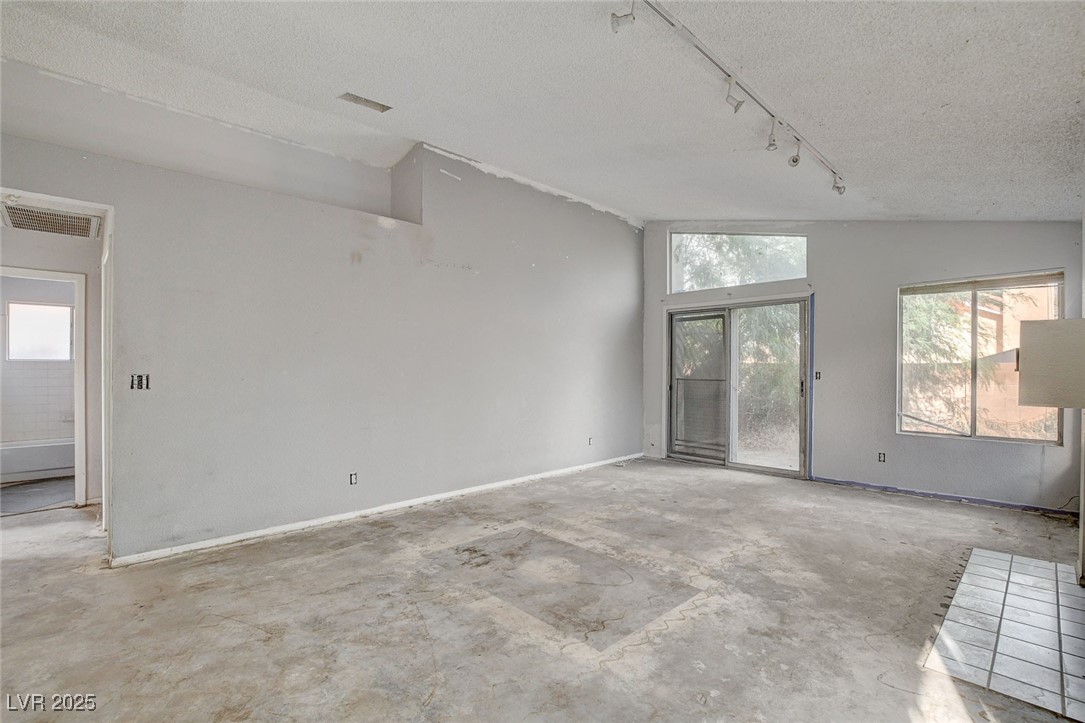 2806 Secret Canyon Road Henderson, NV 89074 - Photo 8 of 38