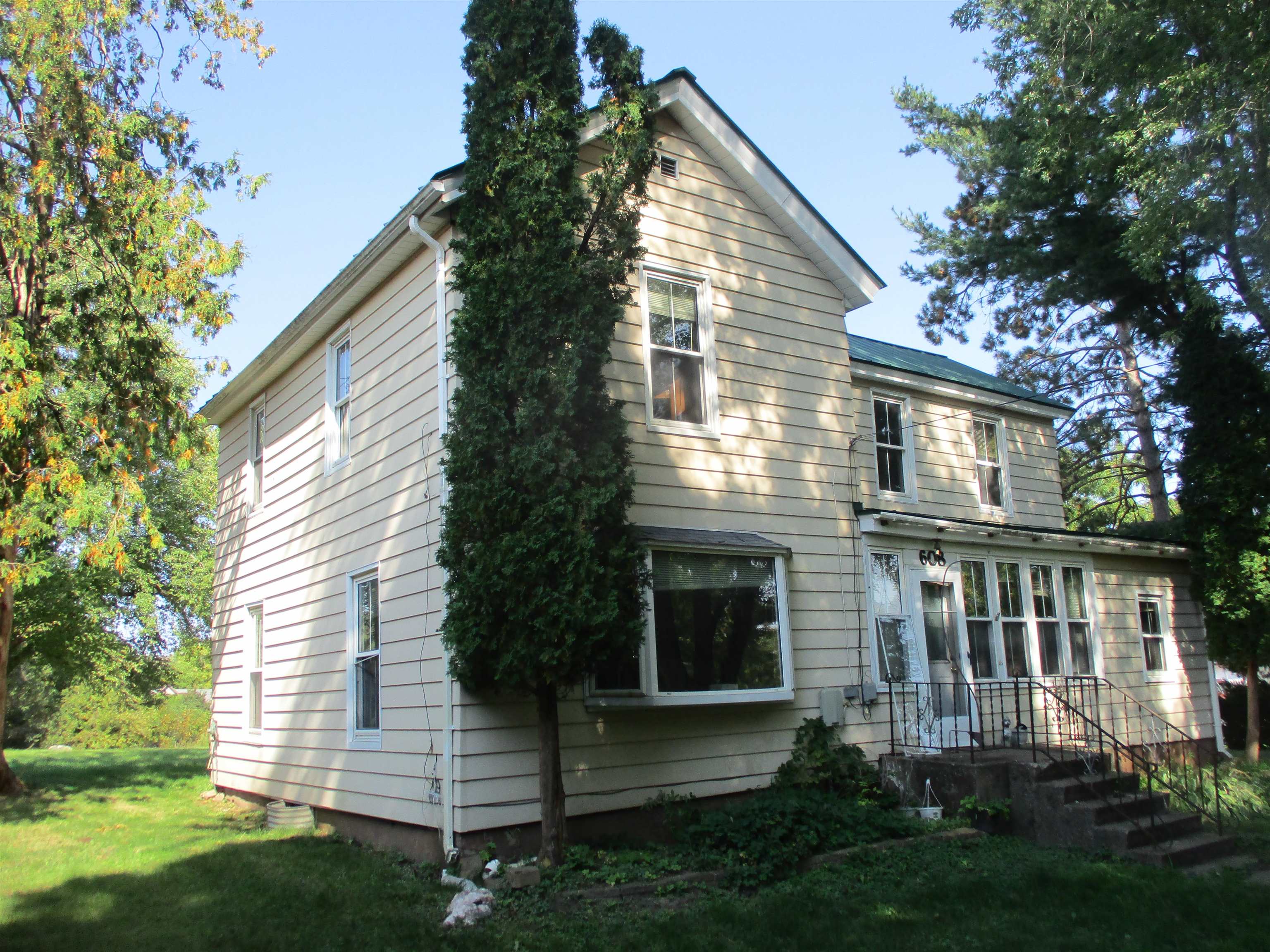 608 Lavalle Street Reedsburg, WI 53959 - Photo 3 of 53