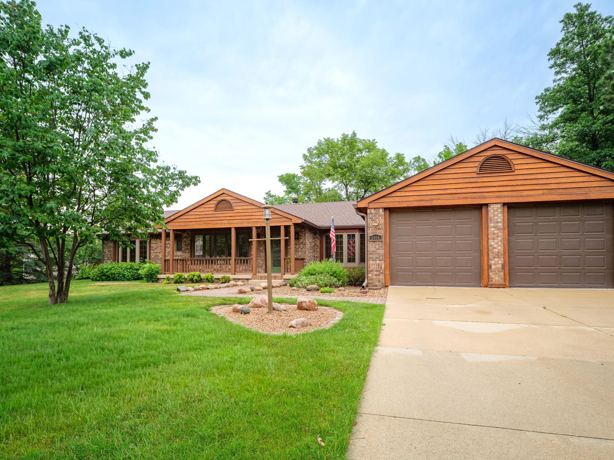 1404 Woodland Drive Southwest Rochester, MN 55902 - Photo 4 of 79