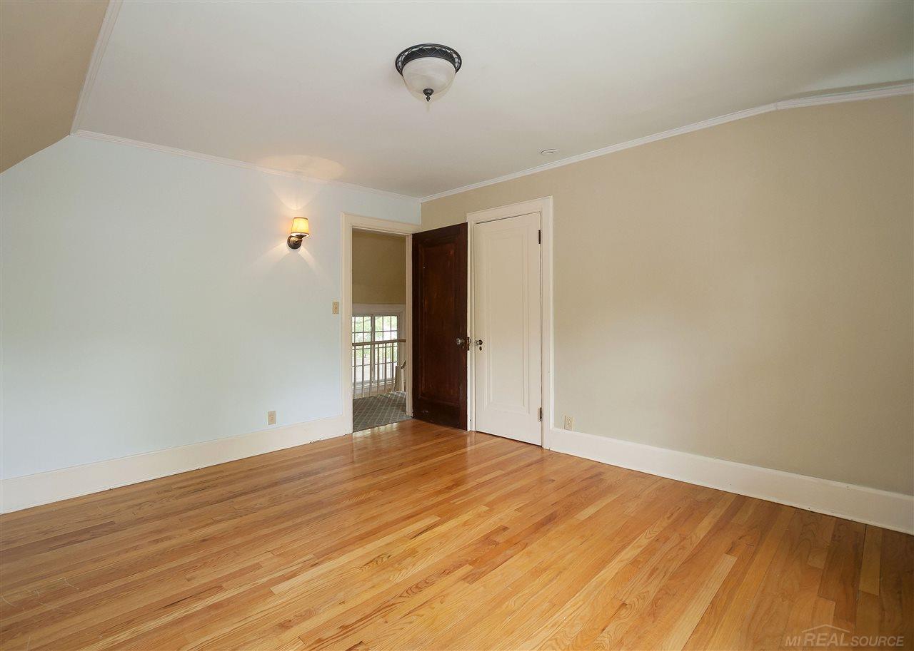 1387 Bishop Road Grosse Pointe, MI 48230 - Photo 27 of 40 31351789-26.JPG