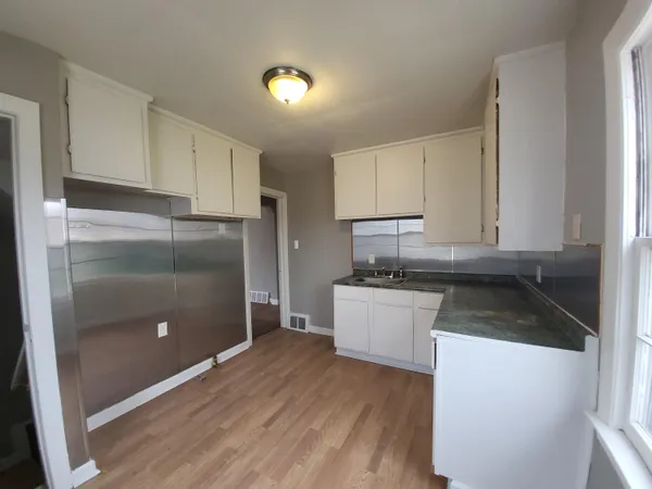 $140,000 | 15335 Semrau Avenue, Eastpointe, MI 48021