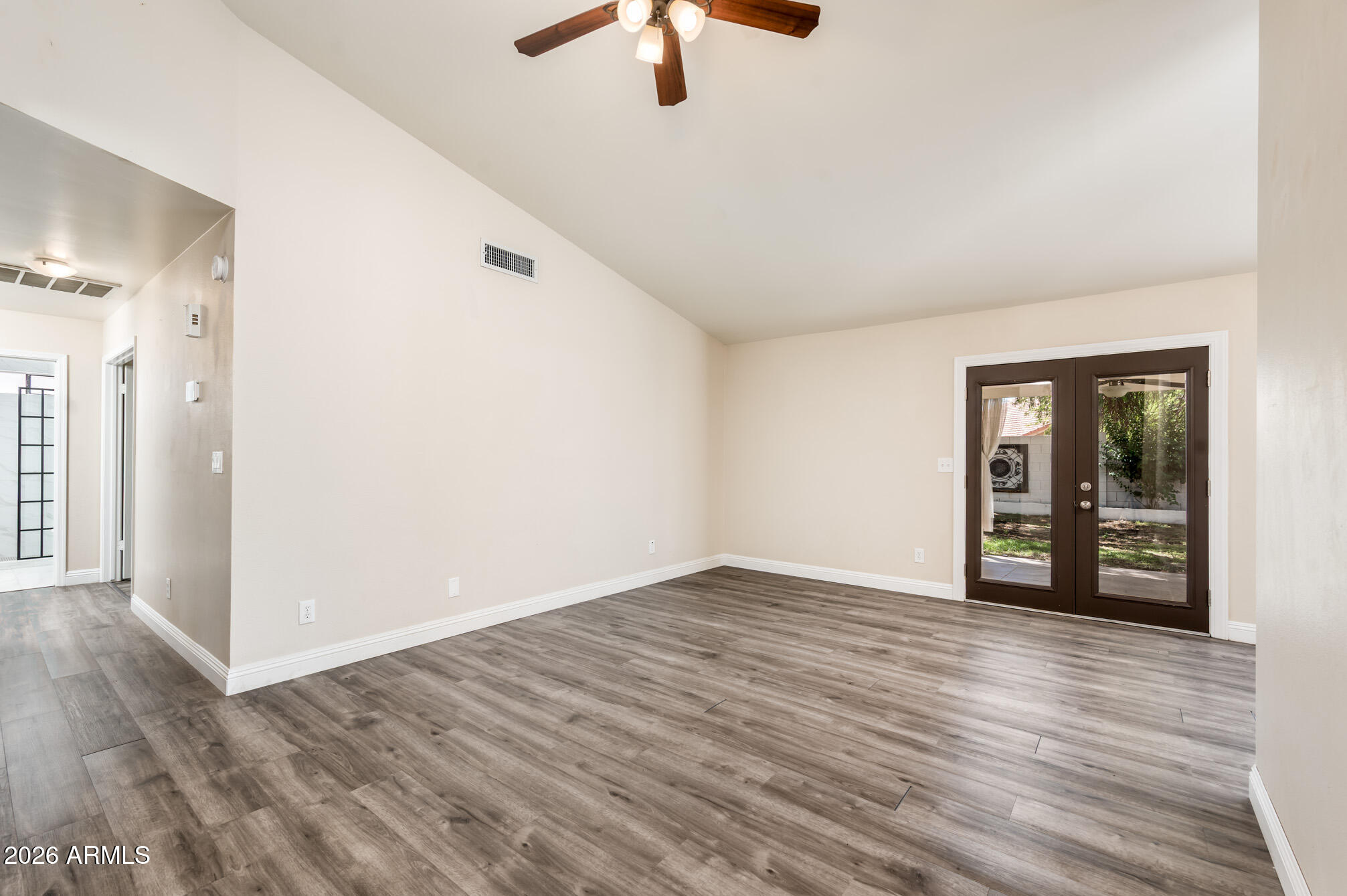 2717 East Dry Creek Road Phoenix, AZ 85048 - Photo 11 of 36 Living