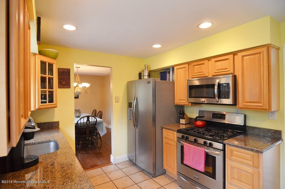 15 Partree Road Jackson, NJ 08527 - Photo 3 of 16 Kitchen Granite Counters Stainless Steel