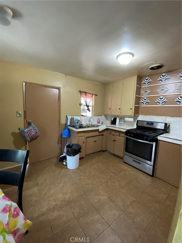 10656 Renner Street Riverside, CA 92505 - Photo 5 of 18