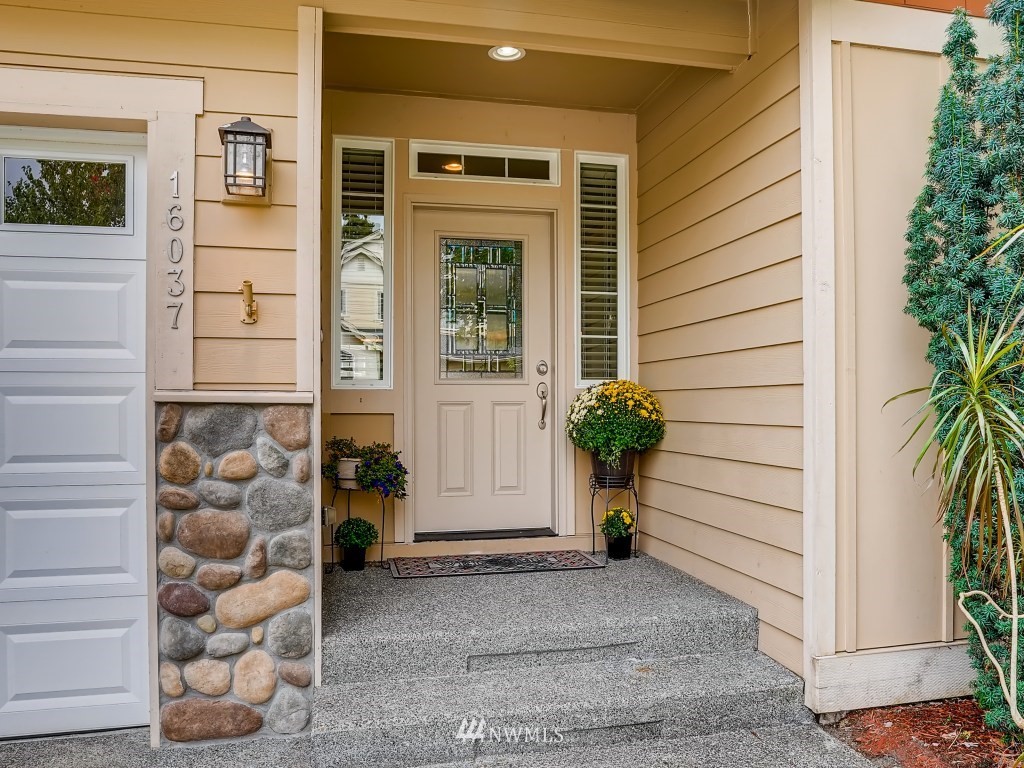 16037 Southeast 137th Terrace Renton, WA 98059 - Photo 2 of 28