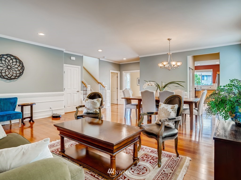 16037 Southeast 137th Terrace Renton, WA 98059 - Photo 3 of 28