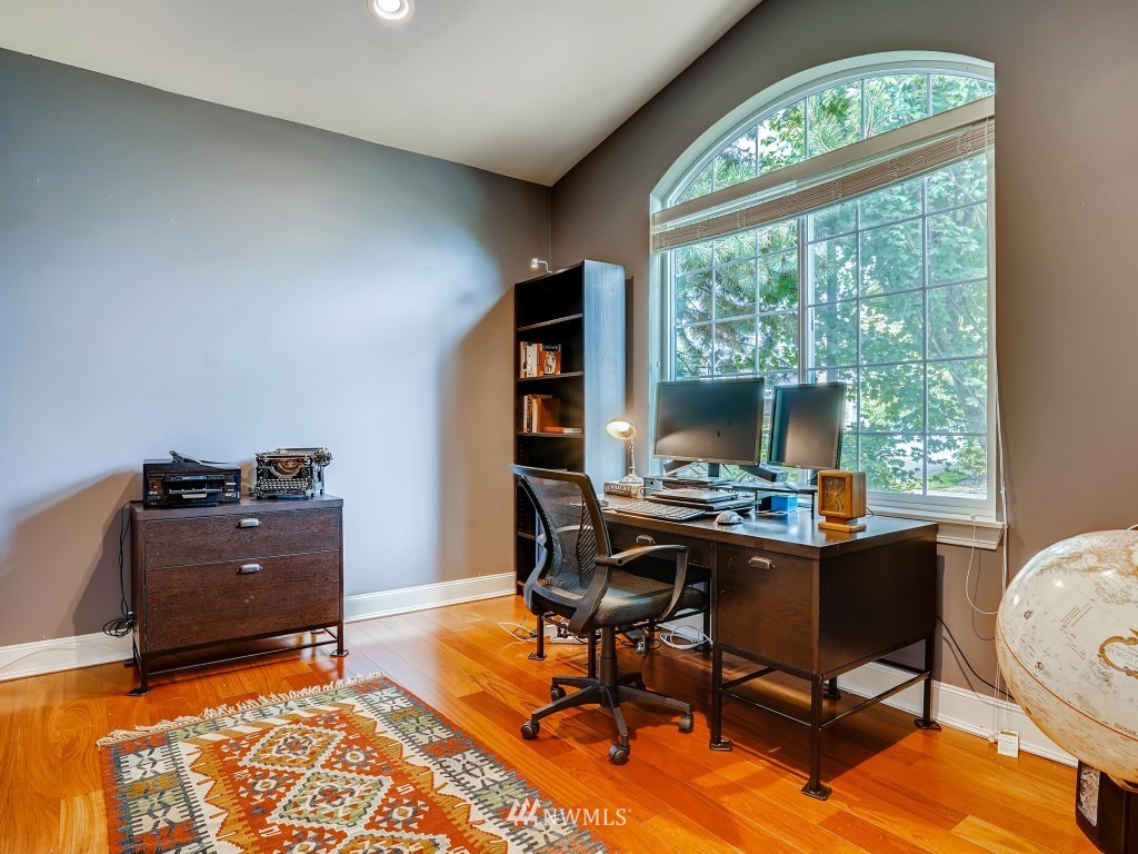 16037 Southeast 137th Terrace Renton, WA 98059 - Photo 4 of 28