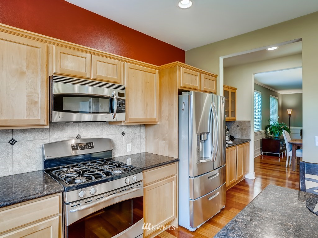16037 Southeast 137th Terrace Renton, WA 98059 - Photo 7 of 28