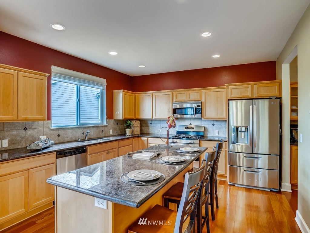 16037 Southeast 137th Terrace Renton, WA 98059 - Photo 8 of 28