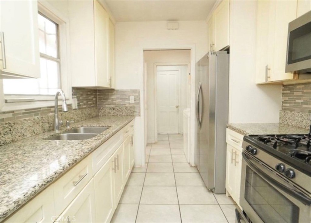 815 West 134th Street Compton, CA 90222 - Photo 4 of 7 Gallery Image 4