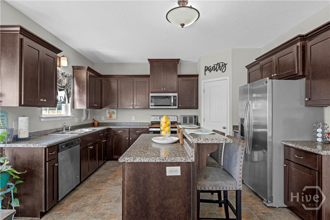 223 Rutledge Drive Hinesville, GA 31313 - Photo 11 of 35